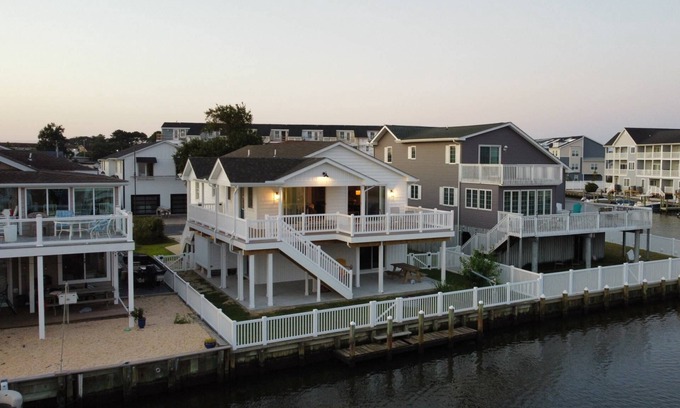 Fenwick Island House | Canal Front Views, Boat Dock, Kayaks, 10" Walk to the Beach, Free Activities inc. Golf at Bear Trap.