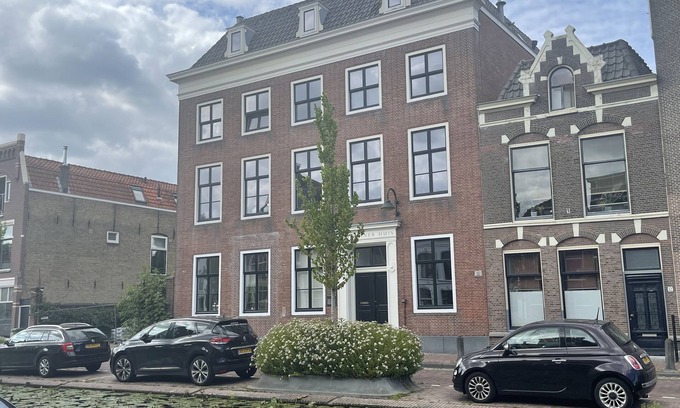 Gouda Apartment | Canal house ground floor in historic center Gouda