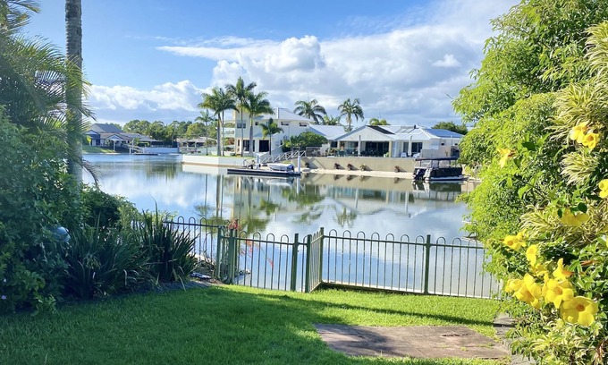 Maroochydore House | Canal Sands Waterfront - Maroochydore- Pet Friendly - fully air conditioned