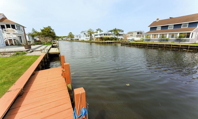 South Bethany Harbor House | Canalfront Retreat w/Dock, Kayaks & Screened Porch – Pet-Friendly!
