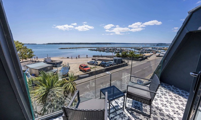 Poole House | Candle Island View - Harbour Views