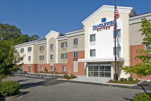 Burlington Hotel | Candlewood Suites Burlington by IHG