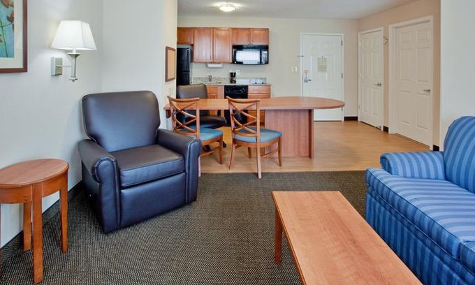 Bermuda Hotel | Candlewood Suites Colonial Heights - Fort Lee