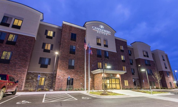 Overland Park Hotel | Candlewood Suites Overland Park W 135th St by IHG