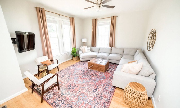 Daniels Hill House | Candy Apple: Family Friendly Downtown LYH Getaway