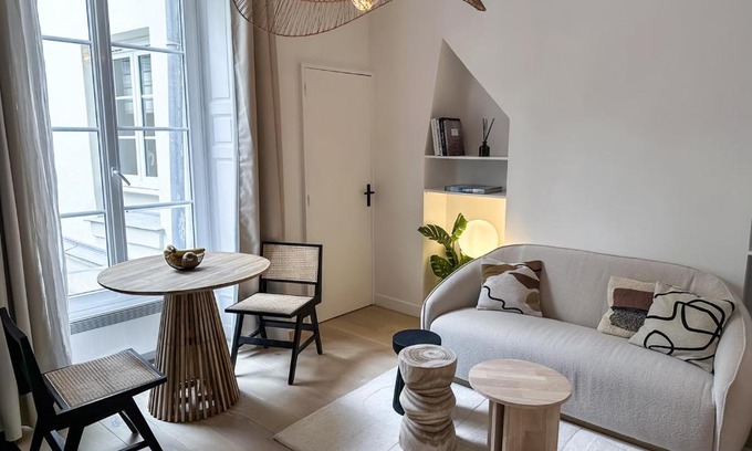 6th Arrondissement Apartment | Canettes Deluxe Apartment