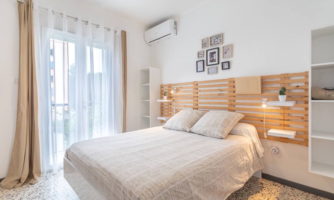 Les Coves Apartment | Canigou Et Jo room with shared garden, Wi-Fi and air conditioning