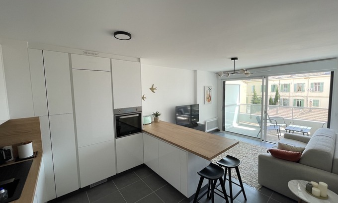 Riou - Petit Juas - Av de Grasse Apartment | Cannes, apartment with parking + terrace, 10 min walk from the beach