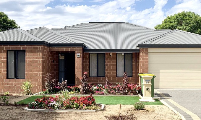 Cannington House | Cannington Home Accommodation House 5 (4 bedrooms and 2 bathrooms).