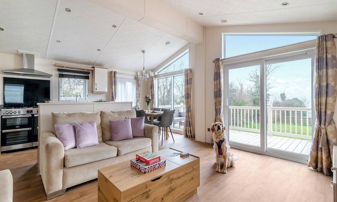Cheddar Ski Chalet | Cannington Lodge (Pet friendly)