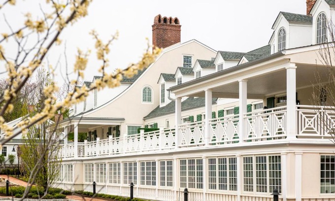 Hampton Bays Hotel | Canoe Place Inn & Cottages