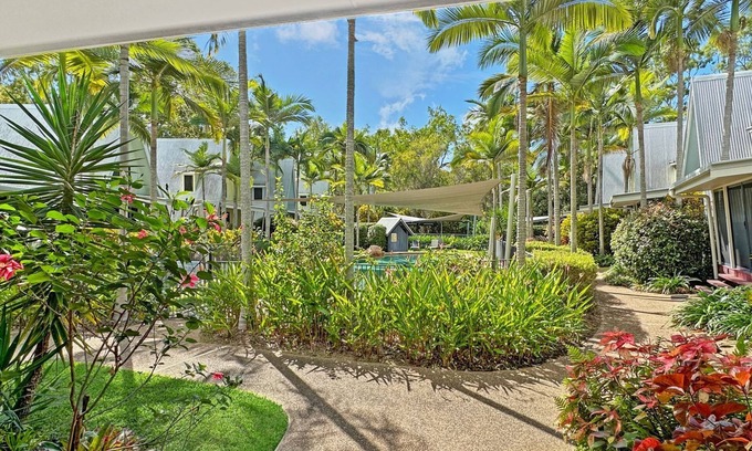 Nelly Bay House | Canopy Chalet 6 - A cozy retreat for two on Magnetic Island.