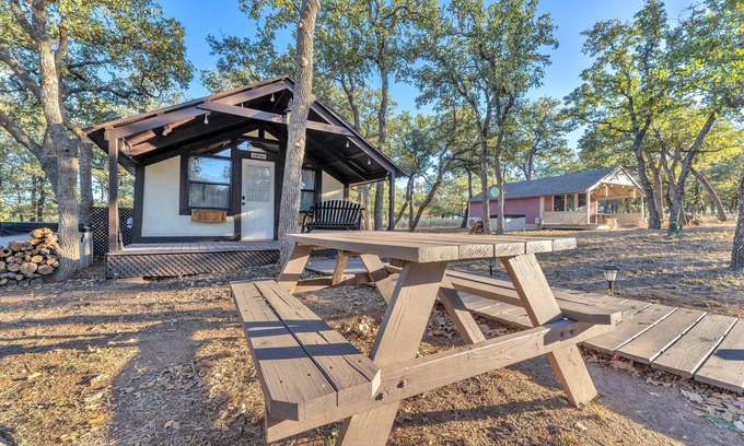 Fredericksburg House | Canopy Cottage: Hot tub-Pet friendly-10-Mins to Downtown!