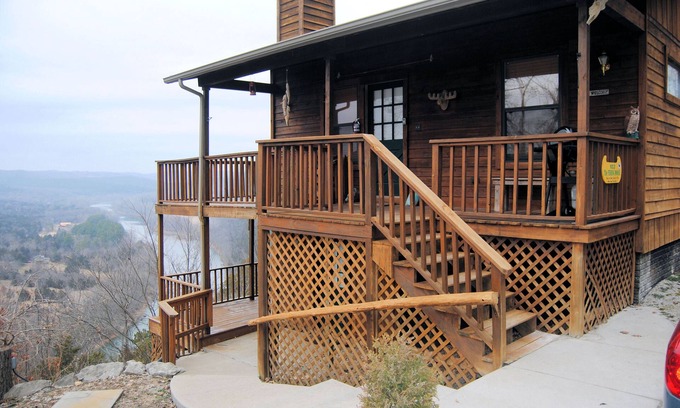 Eureka Springs Cabin | Canucanoe Riverview 3 Bedroom Riverview Family Cabins
