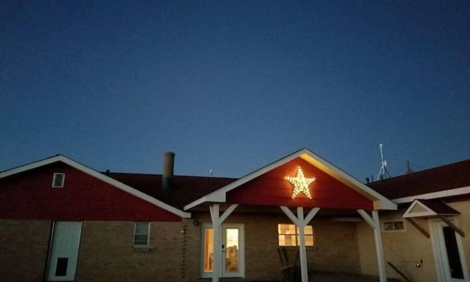 Canyon House | Canyon Country Guest Home, Large Home W/Game Room!