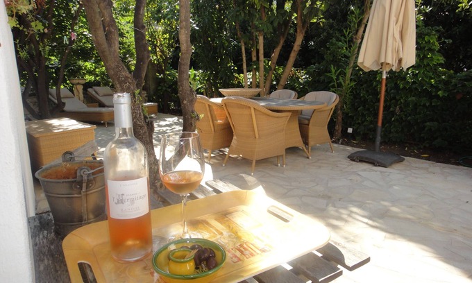 Cap-d'Antibes Apartment | Cap d'Antibes, close to the water, air-conditioned, apartment in charming property
