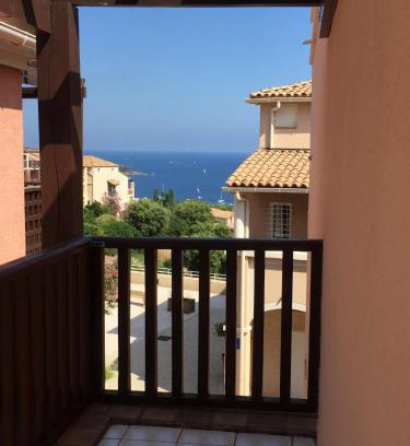 Agay Apartment | Cap Esterel 2 pièces Climatisé 4-5pers Piscines Parking Draps Wifi