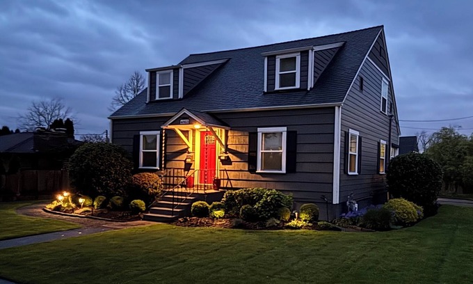 Seattle Metro Area House | Cape Cod Gem - Walk Columbia City & Lake Washington Parks