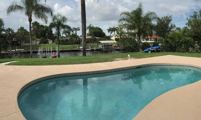 Caloosahatchee House | Cape Coral Lovers Home with Lido canal view