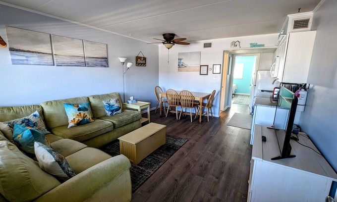 Admiral Estates Condo | Cape Roc Condo - Sleeps 6 - Pool - Just Steps to the Beach