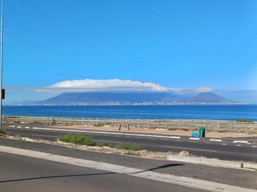 Bloubergstrand Apartment | Cape Town Beachfront Accommodation in Blouberg