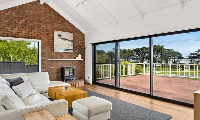 San Remo House | Cape View San Remo - with water views