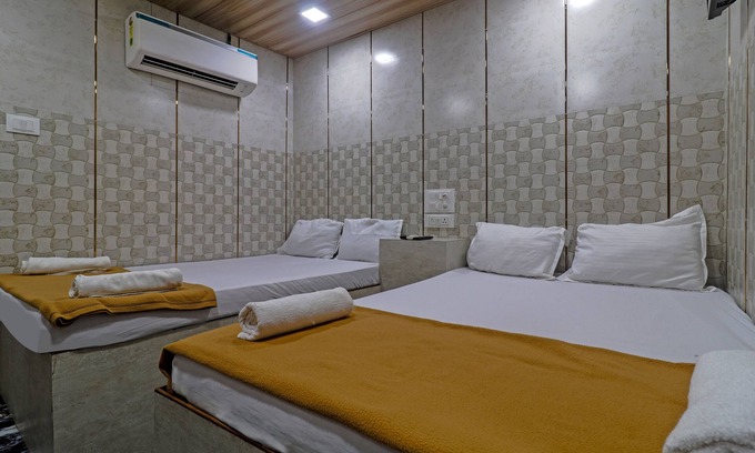 Dadar East Hotel | Capital Guest House
