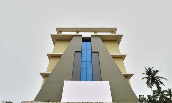 Surathkal Hotel | Capital O 13489 Garuda Comforts