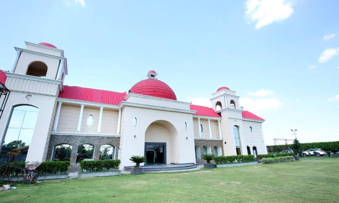 Pharala Hotel | Capital O 37473 Park Manila Resorts