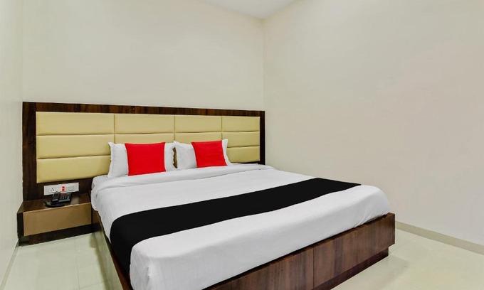 Dhule Hotel | Capital O 60299 Tm Regency
