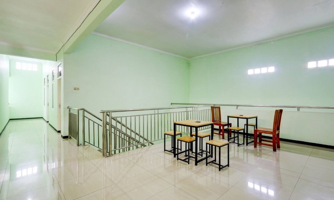 Kudus Hotel | Capital O 90709 Djati Guest House
