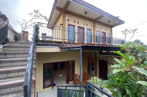 Melayang House | Capital O 93881 Jero House