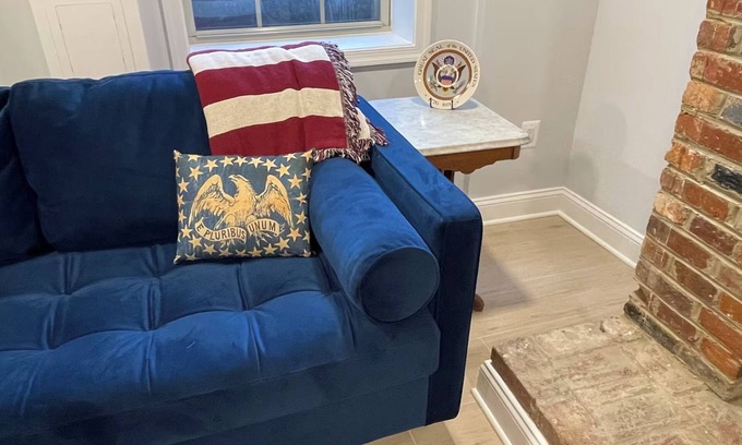Capitol Hill House | Capitol Hill Home! On Site Parking, Washer/Dryer, Full Kitchen, Walk to Capitol