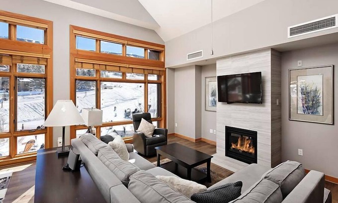 Snowmass Village Condo | Capitol Peak Top Floor Unit with Views of Slopes