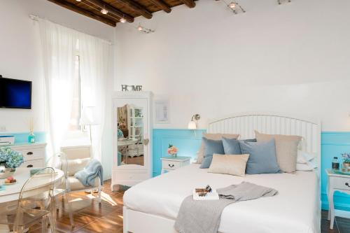 Rione IV Campo Marzio Apartment | Capo Le Case, Romantic Flat near Spanish Steps