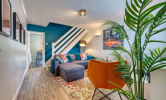 Loughborough House | CAPRI 13 SA - Contemporary Home with free Parking * Near M1 & Uni *Long Stay