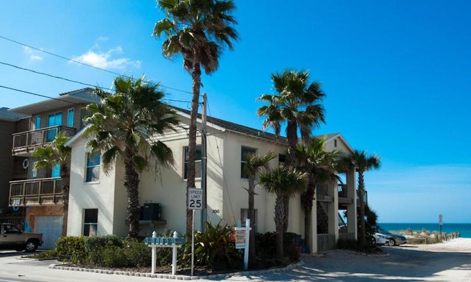 Bradenton Beach House | Capri Condo A