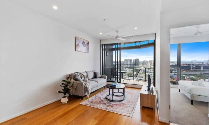Newstead Apartment | Capri - Executive 1BR in Fortitude Valley plus parking