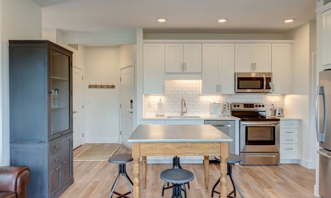Traverse City Condo | Capri TC: Charming Downtown TC Oasis