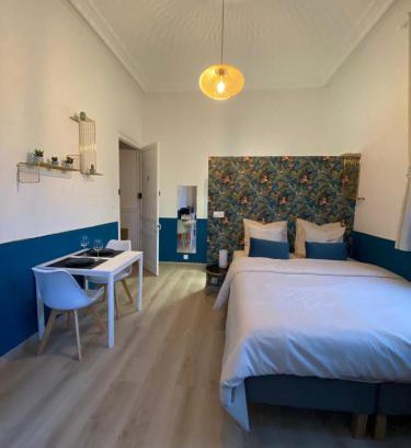 Roubaix Apartment | Capstay Roubaix Lille private shower & Netflix