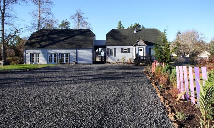 Warrenton House | Captain Butters MINI-Lakehouse