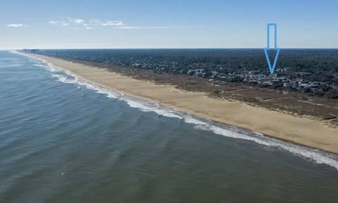 Northeast Virginia Beach House | Captain's Mansion 8bdrm/18guests vacation gem steps to beach