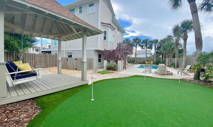 Butler Beach House | Captain's Oasis: Ocean View, Heated Pool, Putting Green, Walk to the Beach!