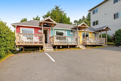Depoe Bay House | Captain's Quarters and Cabins