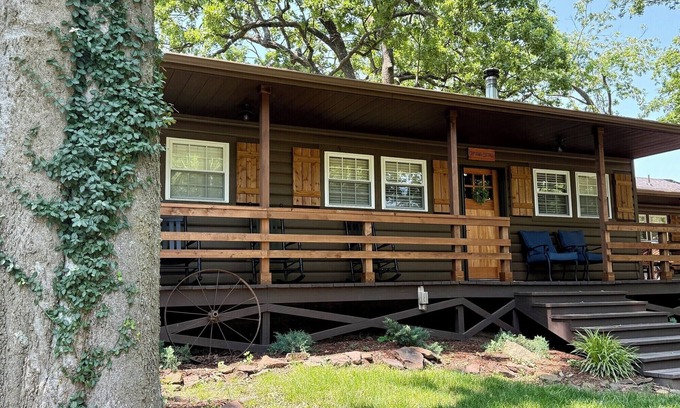 Cleora Cabin | Captains Cottage is the perfect retreat