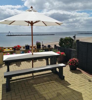 Newbiggin-by-the-Sea Bed & Breakfast | Captains Lodge