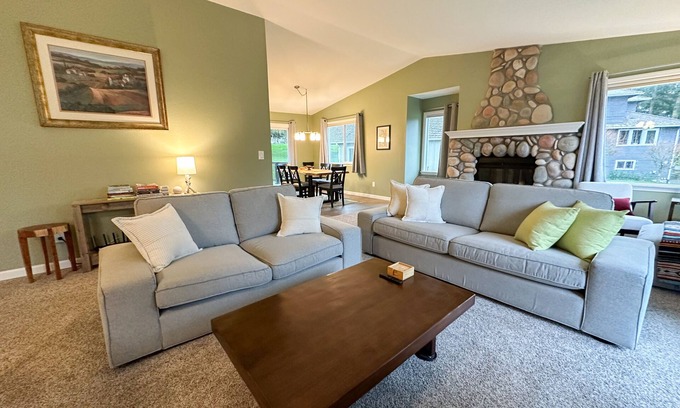 Langley House | Captains Quarters - 4 bdrm, newly remodeled - walk to the beach