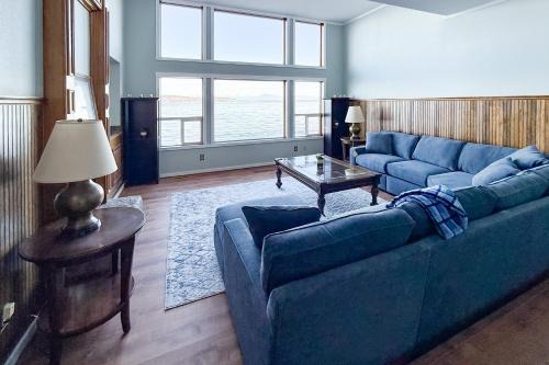 Clinton Villa | Captain’s Quarters