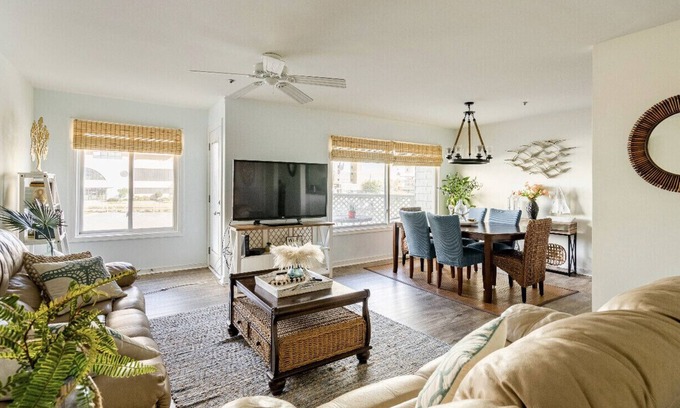 Northeast Virginia Beach House | Captain’s Suite Beach Condo Near Rudee Inlet