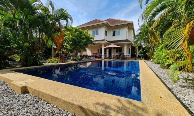 Nong Prue Villa | Captivating 3-Bed Villa in Muang Pattaya